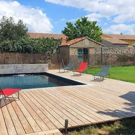 Vaste Demeure Avec Piscine, A 14 Km De La Mer.