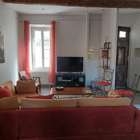 Vila Vaste Demeure Avec Piscine, A 14 Km De La Mer. *