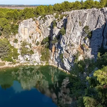 Vaste Demeure Avec Piscine, A 14 Km De La Mer. Vila *